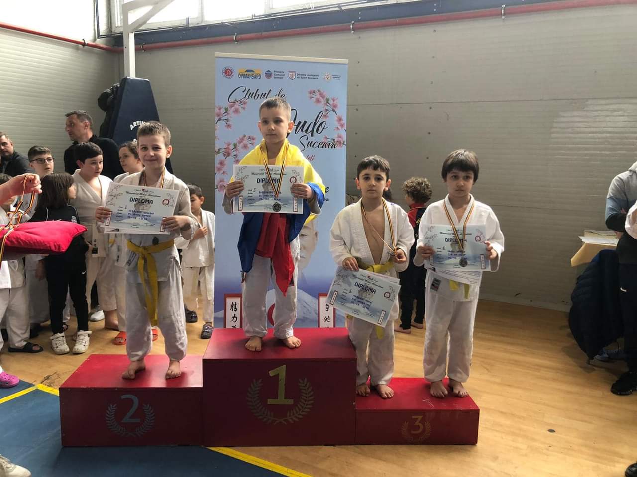 Micuții judoka de la Râmnic au venit cu medalii de aur argint și